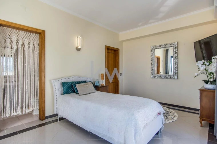 Apartamento T4 para Venda em Portimão Foto 9