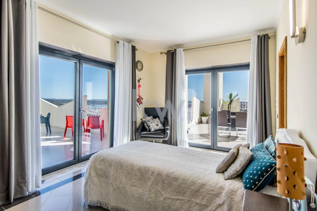 Apartamento T4 para Venda em Portimão Foto 10