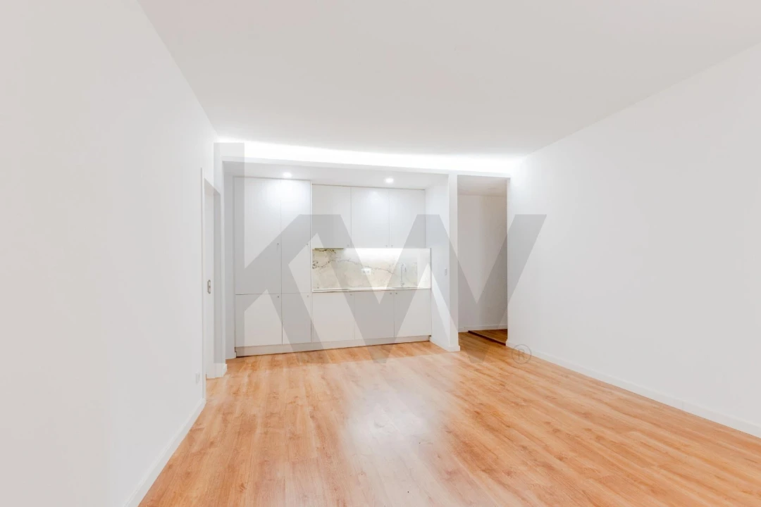 Apartamento T3 para Arrendamento em Misericórdia Foto 13