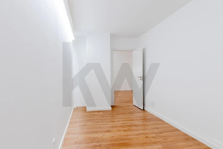 Apartamento T3 para Arrendamento em Misericórdia Foto 17