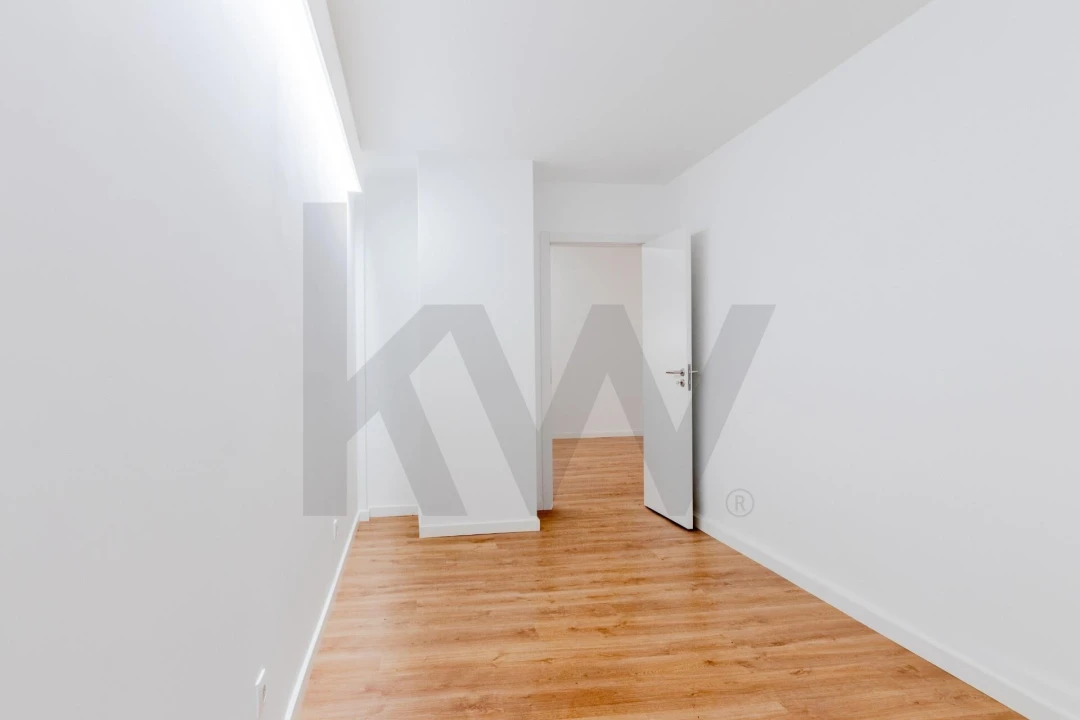 Apartamento T3 para Arrendamento em Misericórdia Foto 17