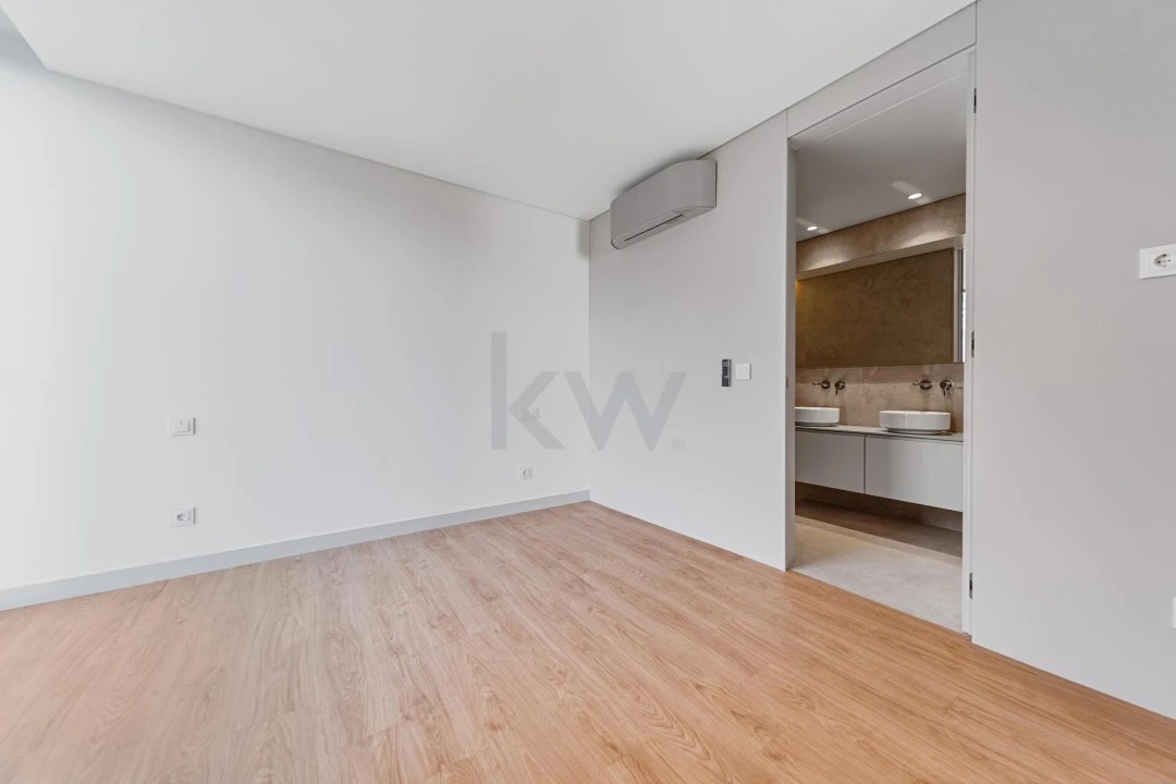 Apartamento T1 para Venda em Arco da Calheta Foto 32