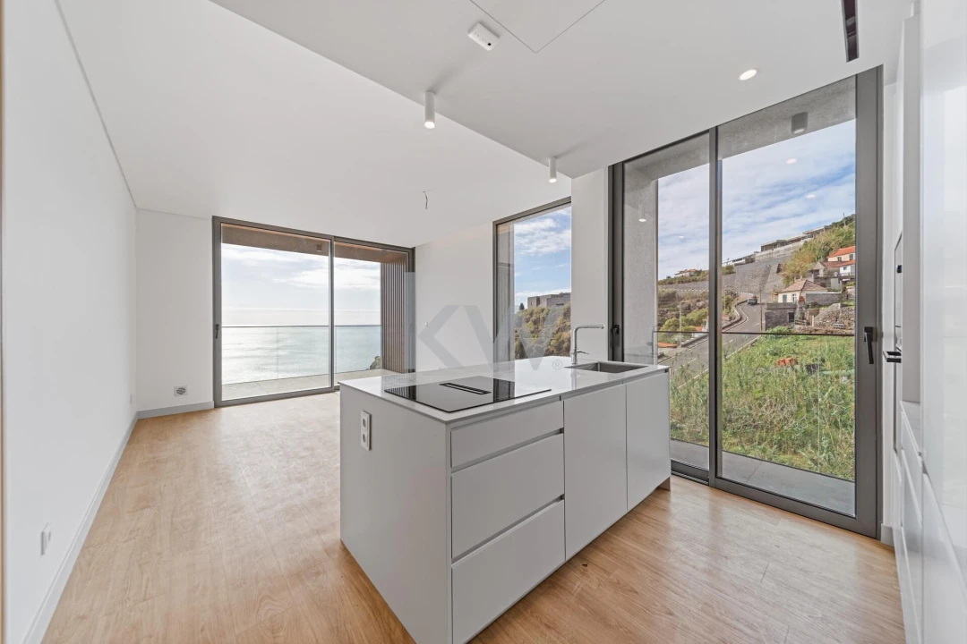 Apartamento T1 para Venda em Arco da Calheta Foto 14