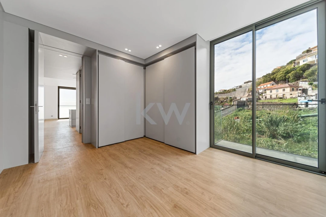 Apartamento T1 para Venda em Arco da Calheta Foto 34