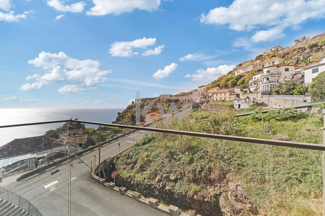 Apartamento T1 para Venda em Arco da Calheta Foto 36