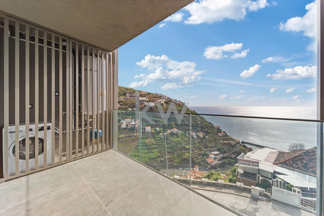 Apartamento T1 para Venda em Arco da Calheta Foto 23