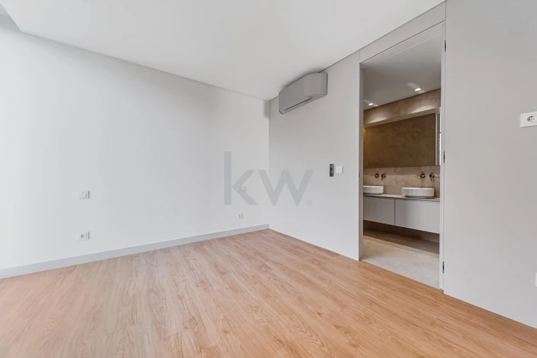 Apartamento T1 para Venda em Arco da Calheta Foto 32