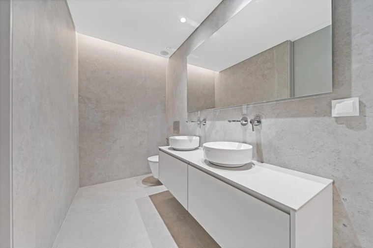 Apartamento T1 para Venda em Arco da Calheta Foto 35