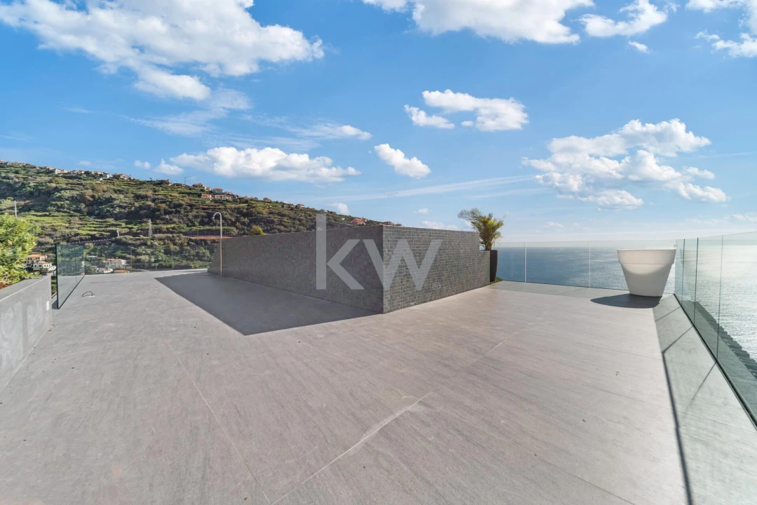 Apartamento T1 para Venda em Arco da Calheta Foto 39