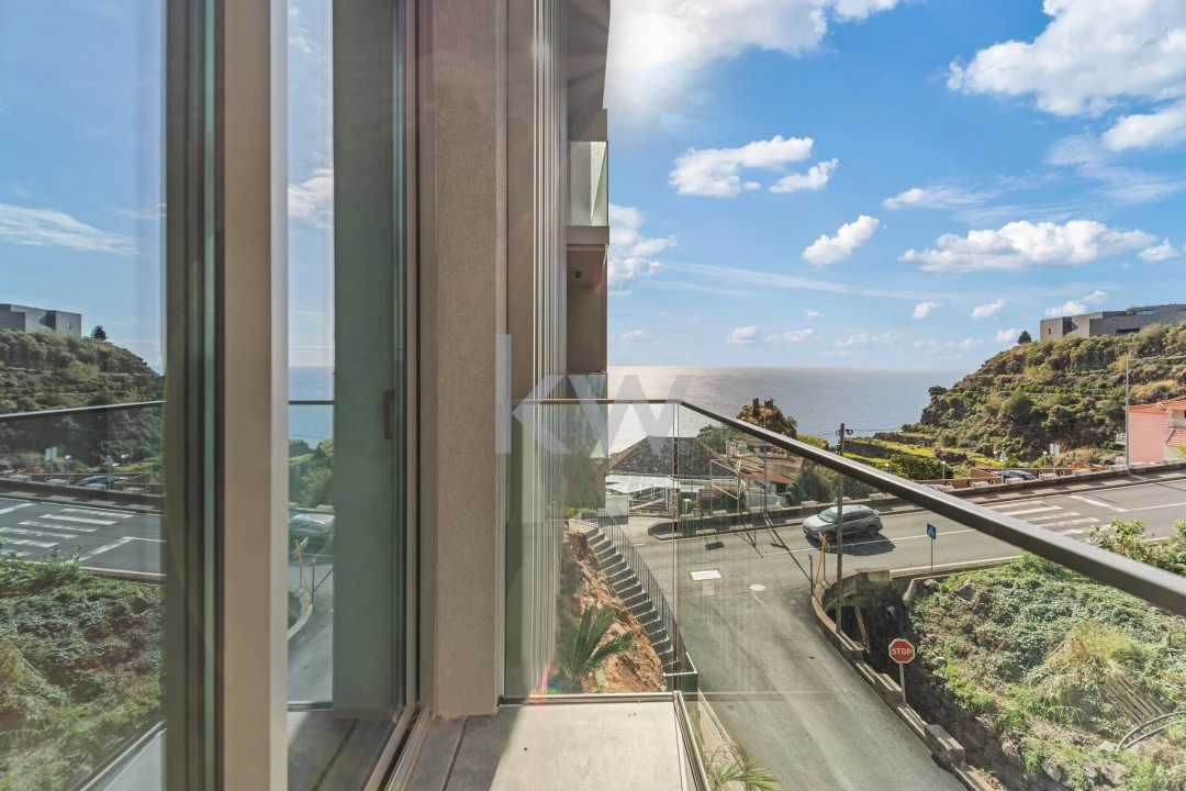 Apartamento T1 para Venda em Arco da Calheta Foto 37