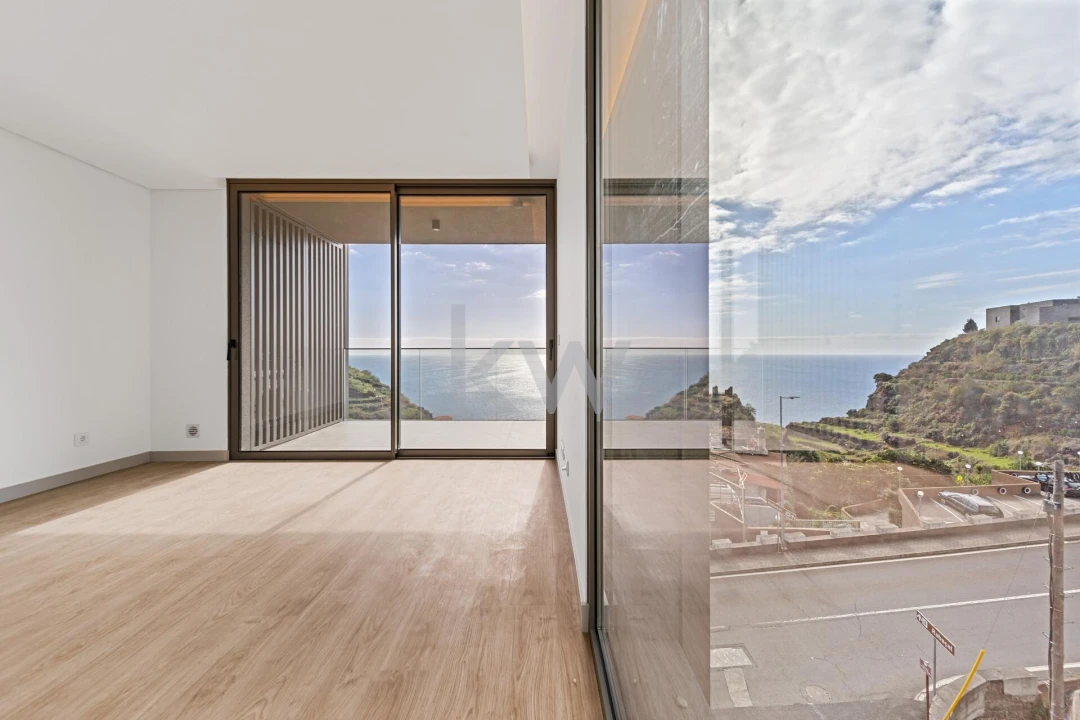 Apartamento T1 para Venda em Arco da Calheta Foto 22