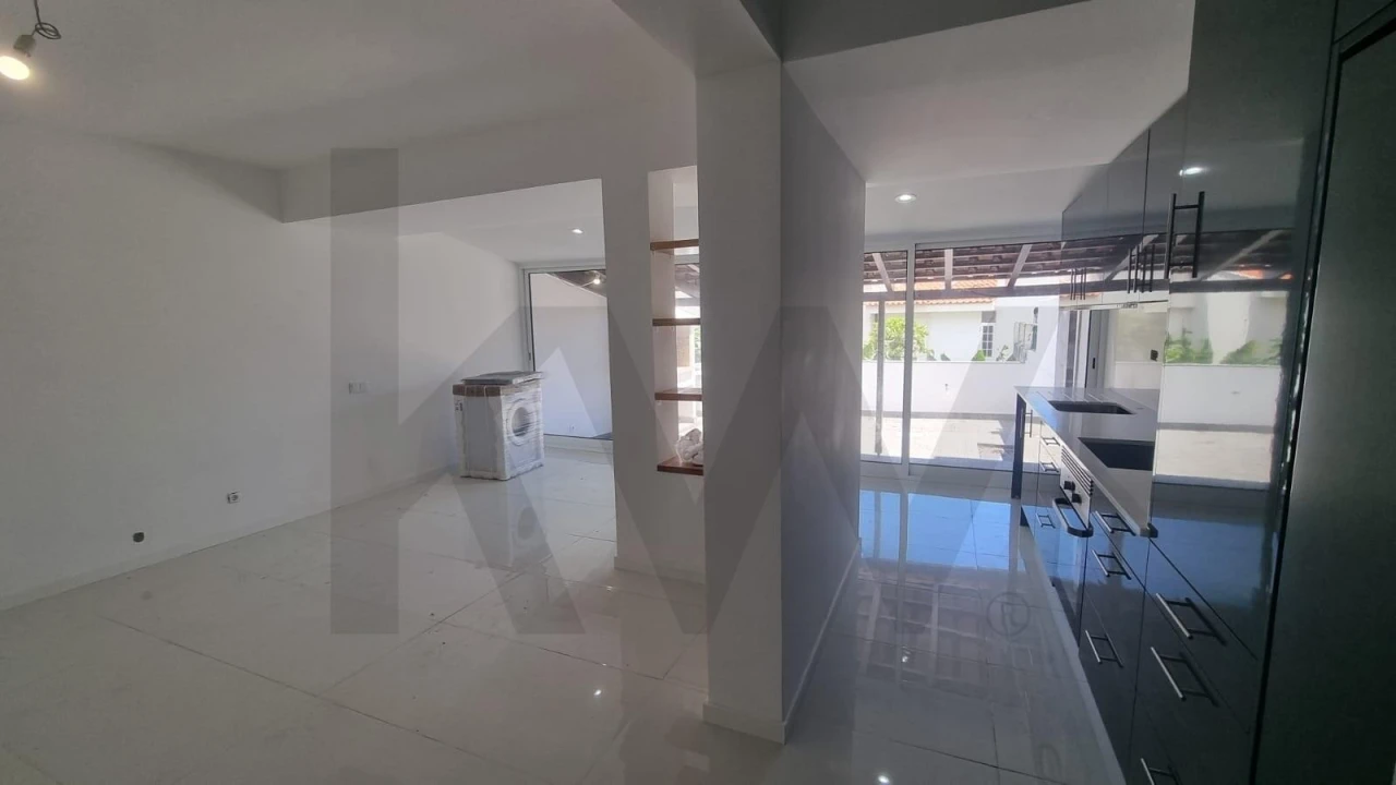 Moradia T4 para Venda em Imaculado Coração de Maria Foto 7