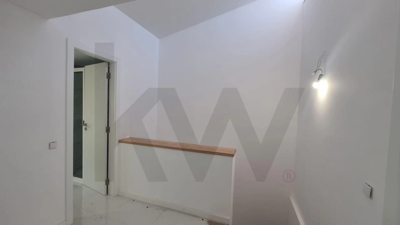 Moradia T4 para Venda em Imaculado Coração de Maria Foto 11