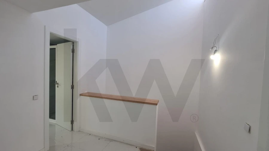 Moradia T4 para Venda em Funchal (São Pedro) Foto 11