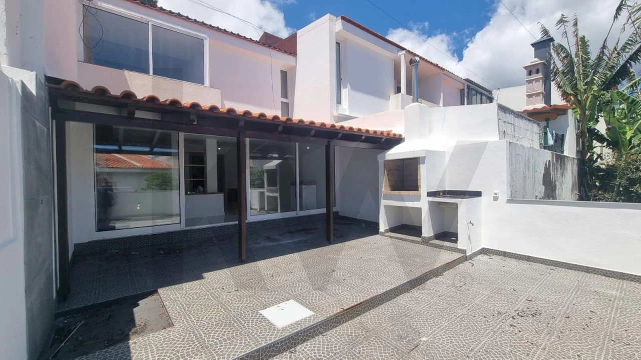 Moradia T4 para Venda em Imaculado Coração de Maria Foto 1