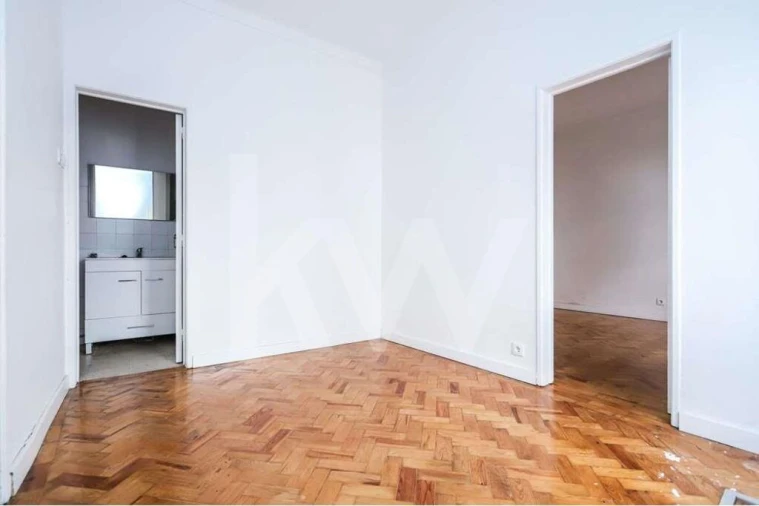 Prédio para Venda em Valado dos Frades Foto 22