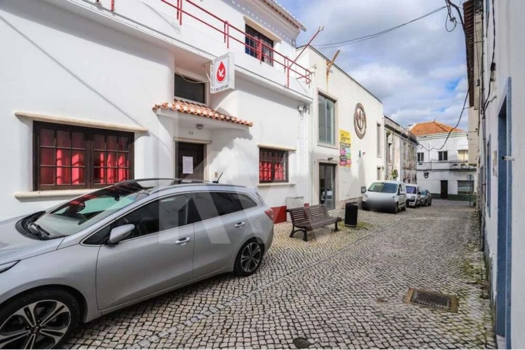 Prédio para Venda em Valado dos Frades Foto 16