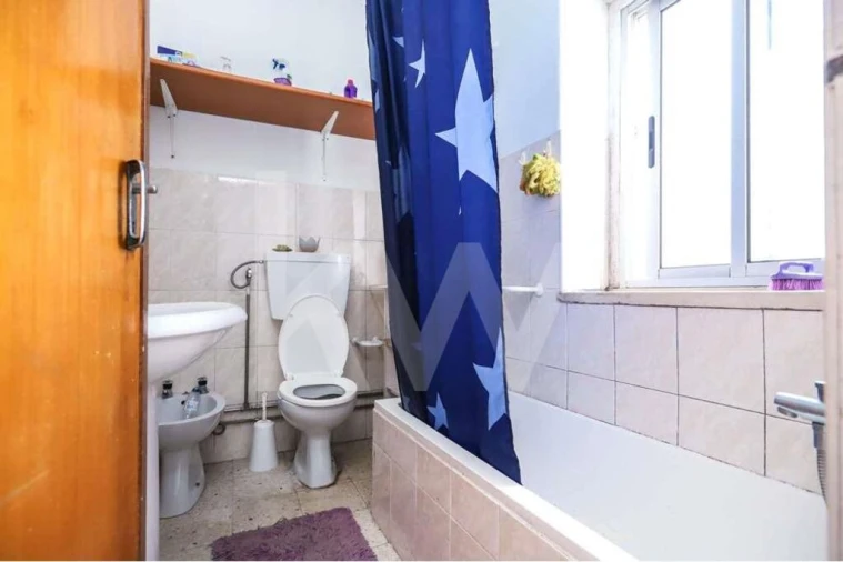 Prédio para Venda em Valado dos Frades Foto 27