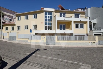 Moradia T11 para Venda em Carcavelos e Parede