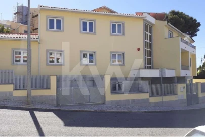 Moradia T11 para Venda em Carcavelos e Parede