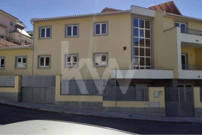 Moradia T11 para Venda em Carcavelos e Parede