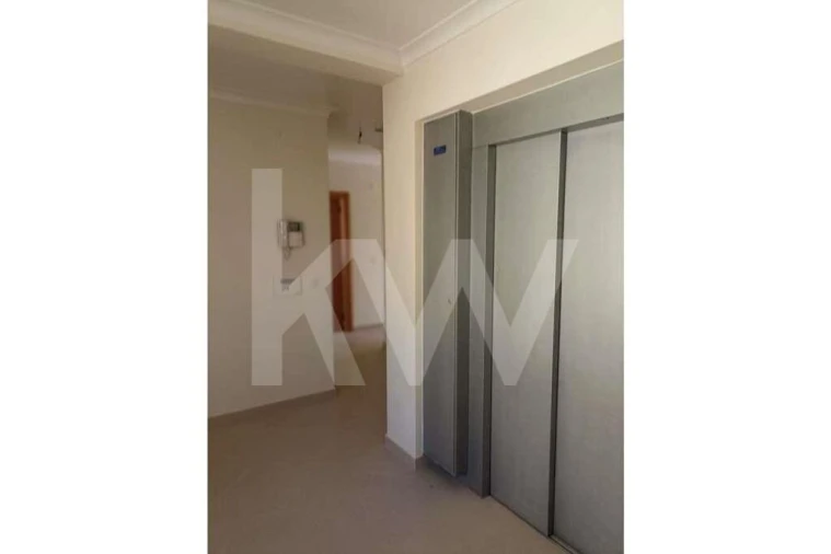 Moradia T11 para Venda em Carcavelos e Parede Foto 9