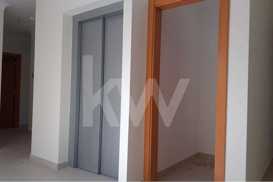 Moradia T11 para Venda em Carcavelos e Parede Foto 8