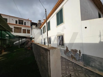Moradia T5 para Venda em Santa Cruz