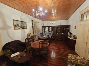 Moradia T5 para Venda em Santa Cruz