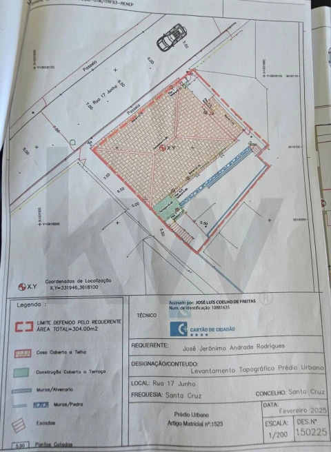 Moradia T5 para Venda em Santa Cruz