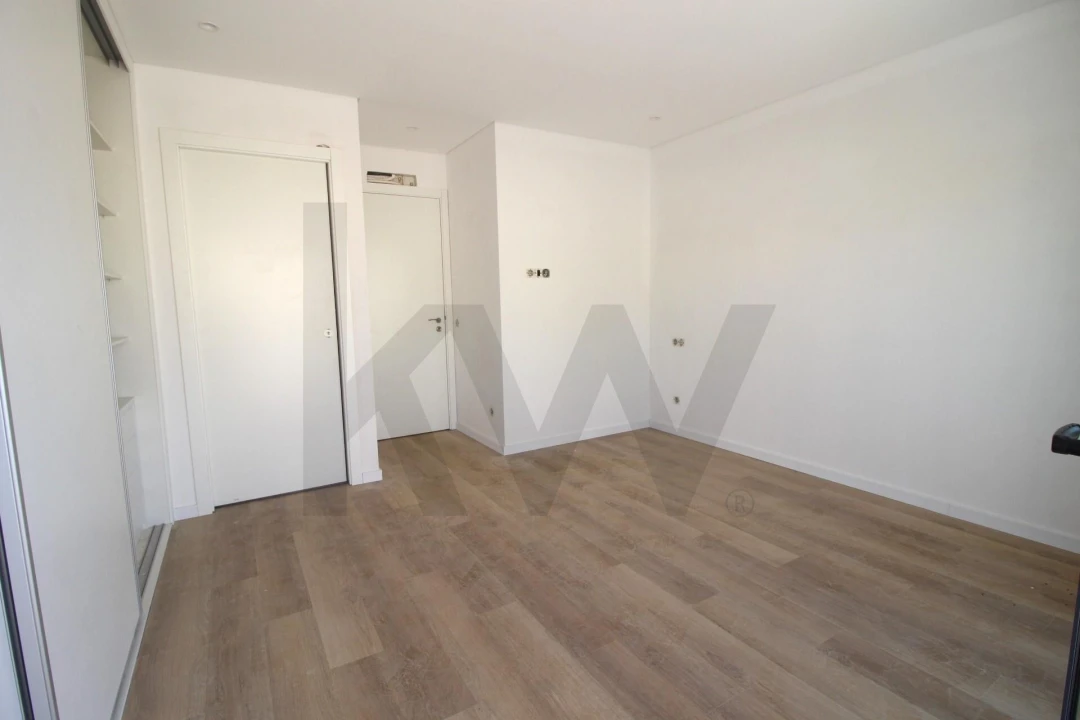 Moradia T3 para Venda em Armação de Pera Foto 5