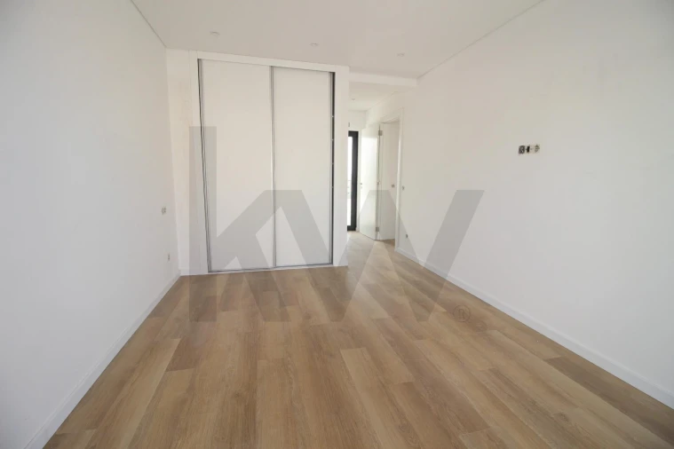 Moradia T3 para Venda em Armação de Pera Foto 11