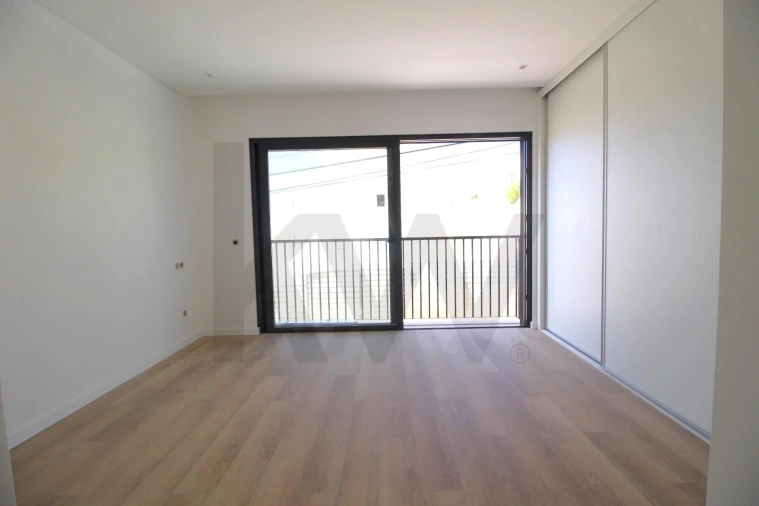 Moradia T3 para Venda em Armação de Pera Foto 6