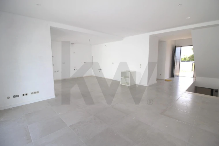 Moradia T3 para Venda em Armação de Pera Foto 3