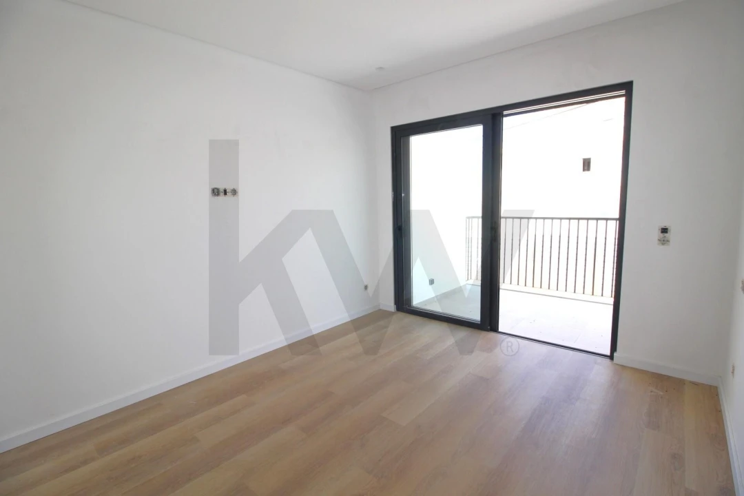 Moradia T3 para Venda em Armação de Pera Foto 10