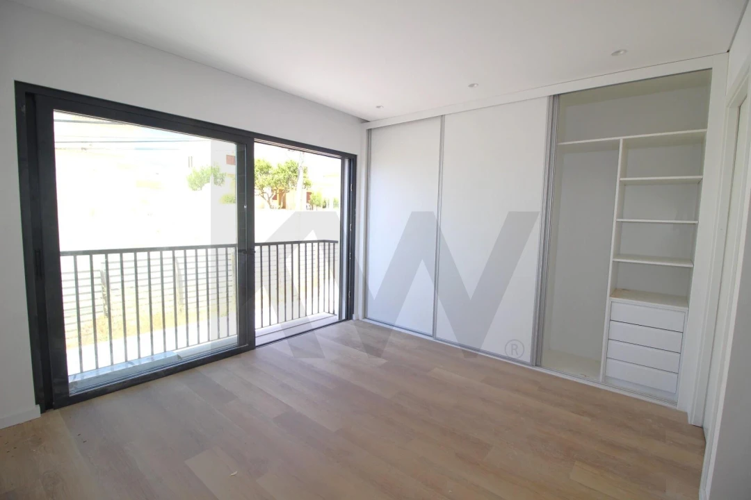 Moradia T3 para Venda em Armação de Pera Foto 13