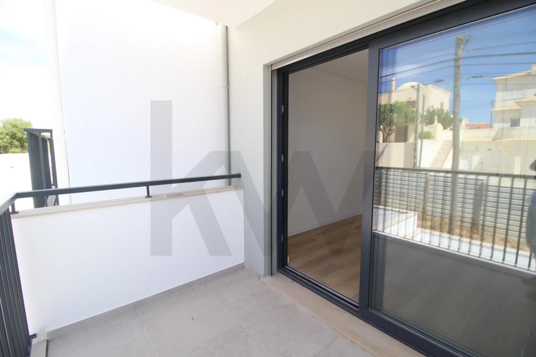 Moradia T3 para Venda em Armação de Pera Foto 16