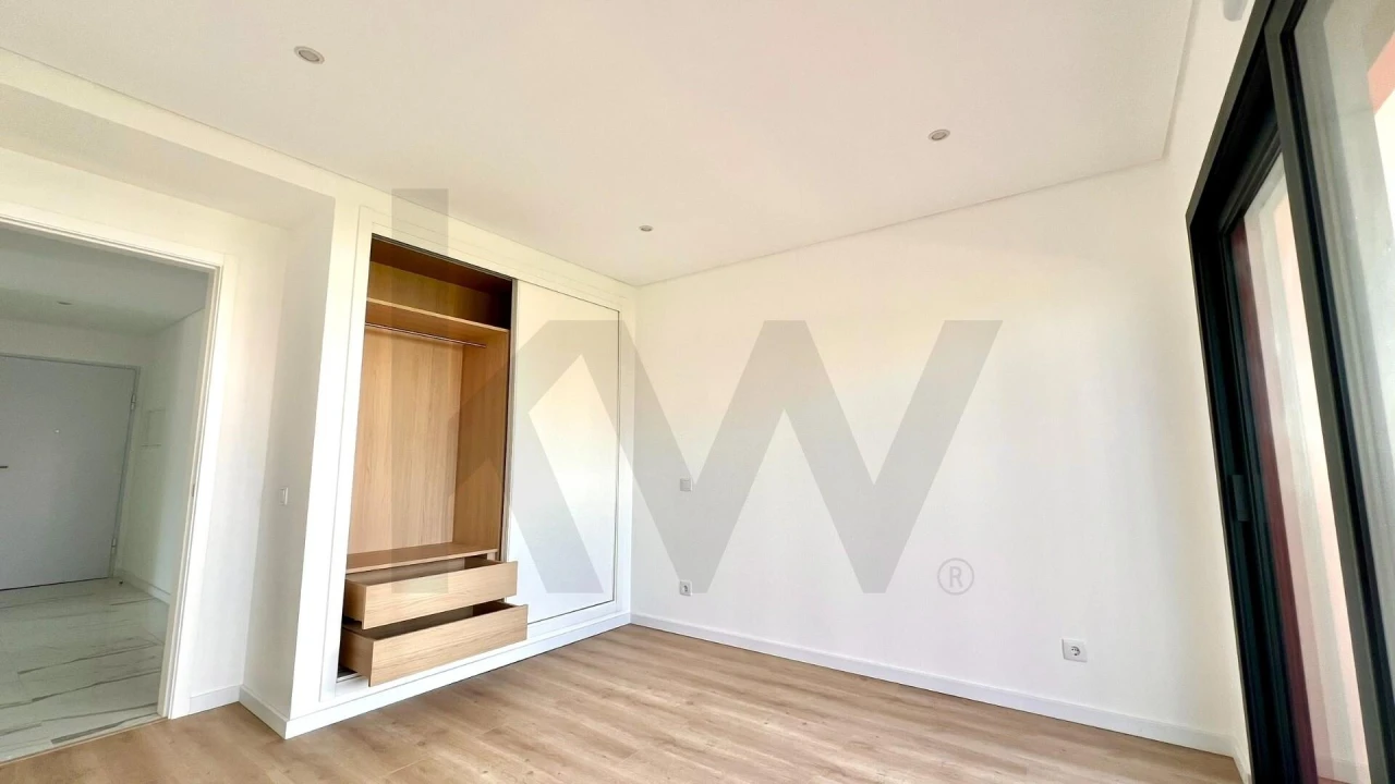 Apartamento T3 para Venda em Portimão Foto 4