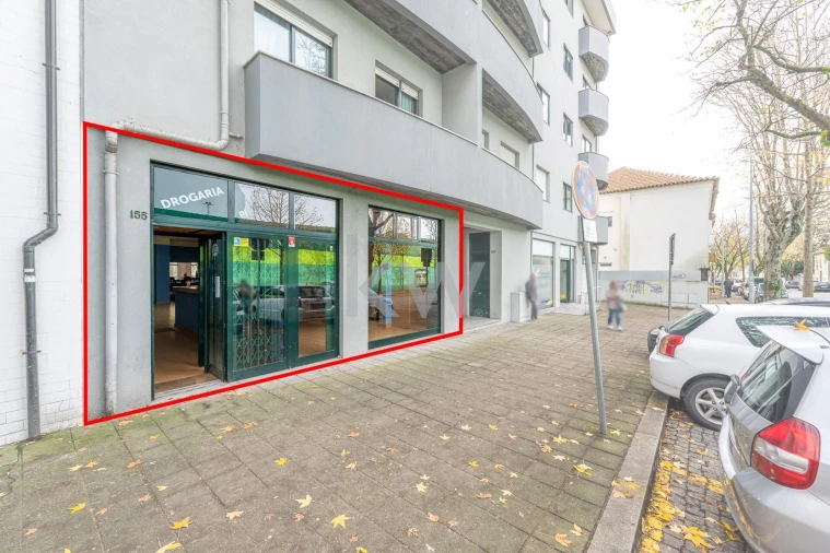 Loja para Venda em São Mamede de Infesta e Senhora da Hora Foto 1