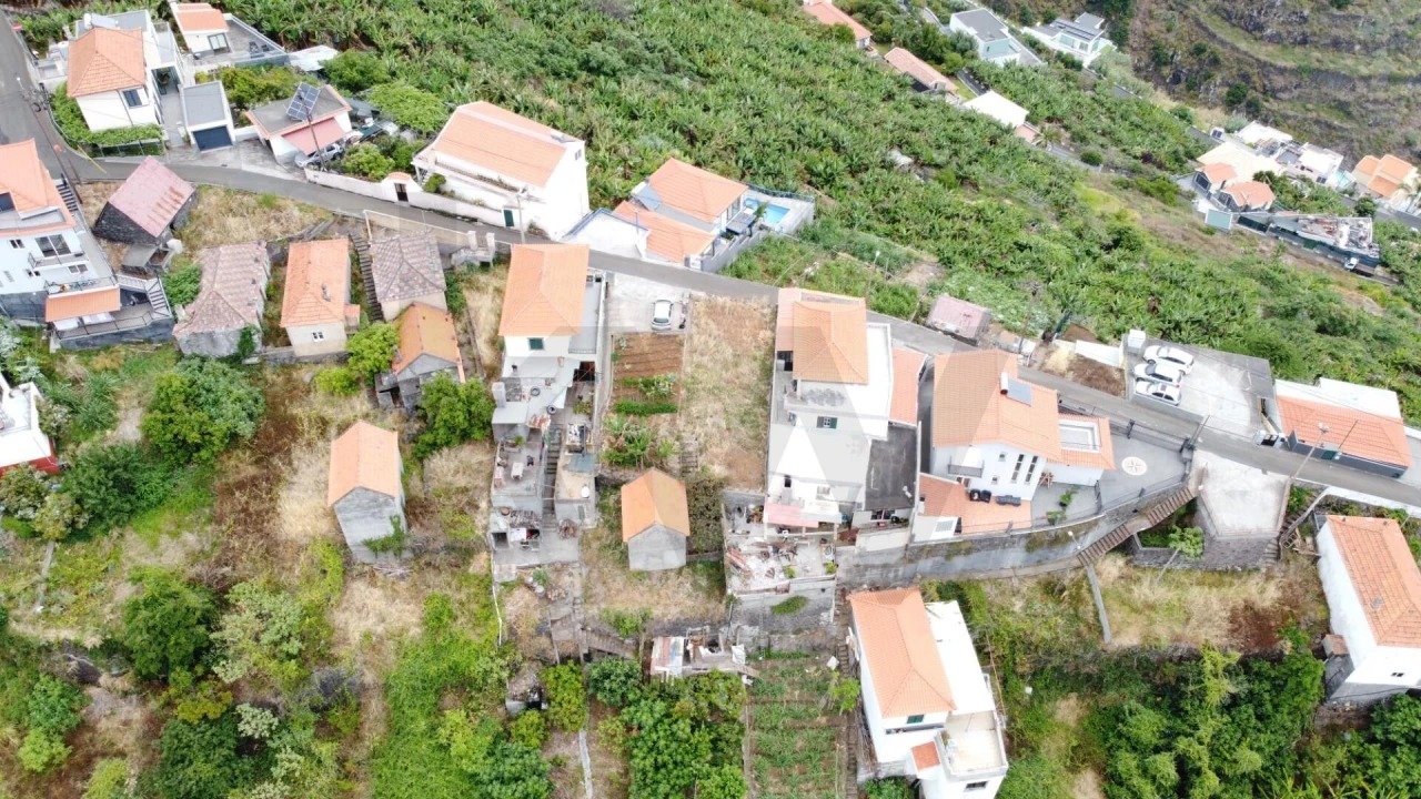 Terreno para Venda em Arco da Calheta Foto 3