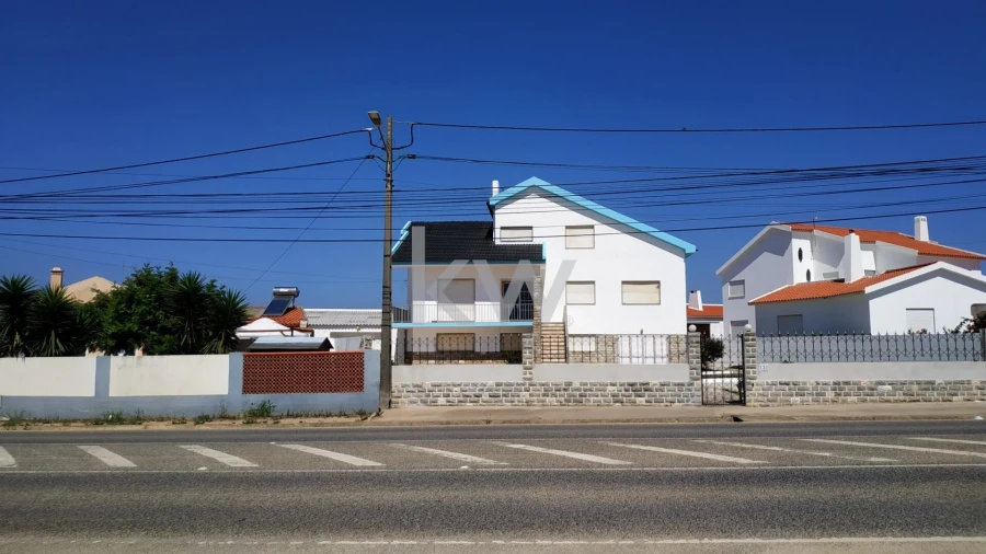 Moradia T11 para Venda em Atouguia da Baleia Foto 3