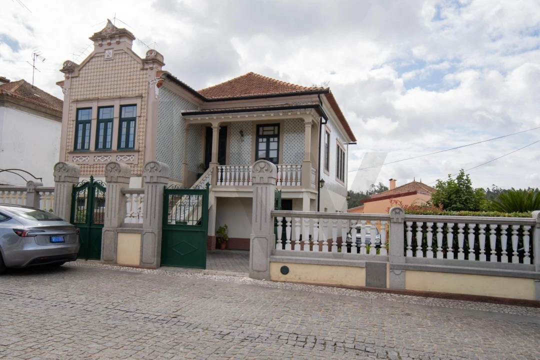 Moradia T5 para Venda em São João de Loure e Frossos Foto 1