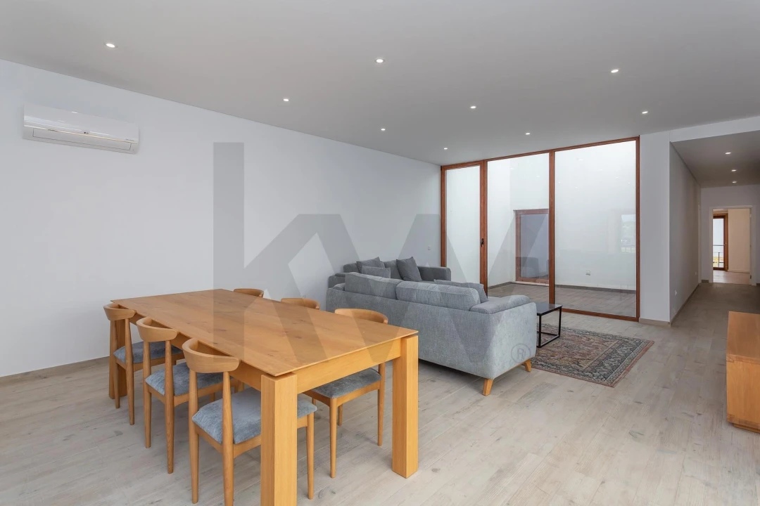 Moradia T3 para Venda em Santa Maria do Castelo e Santiago e Santa Susana Foto 3