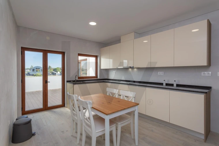 Moradia T3 para Venda em Santa Maria do Castelo e Santiago e Santa Susana Foto 10