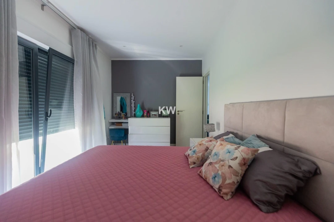 Moradia T3 para Venda em Encarnação Foto 26