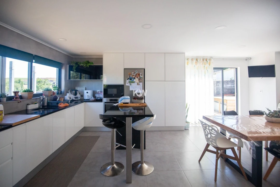 Moradia T3 para Venda em Encarnação Foto 28