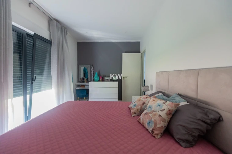 Moradia T5 para Venda em Encarnação Foto 26