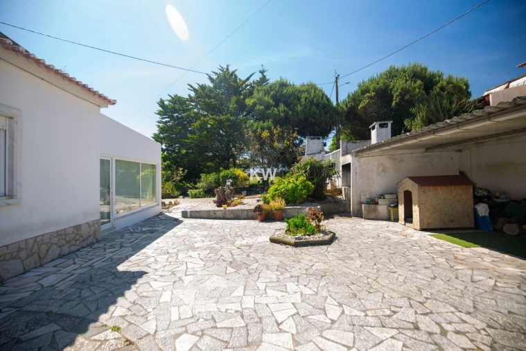 Moradia T5 para Venda em Encarnação Foto 40