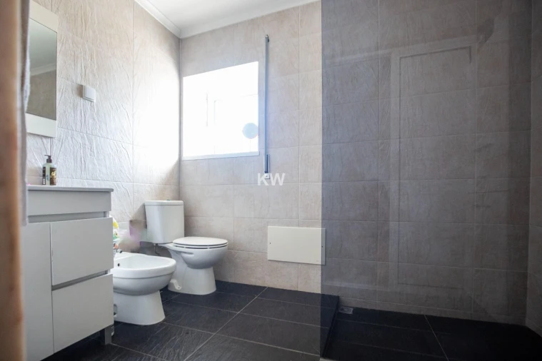 Moradia T5 para Venda em Encarnação Foto 35