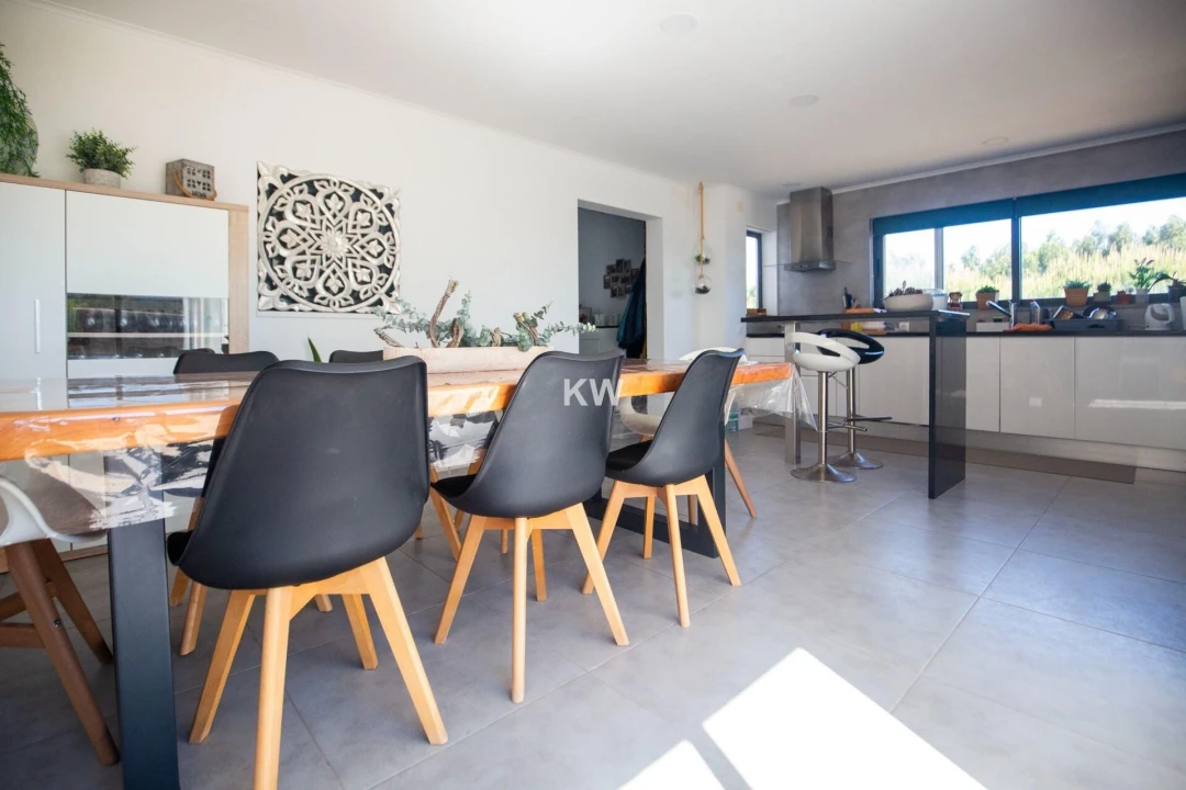 Moradia T3 para Venda em Encarnação Foto 19